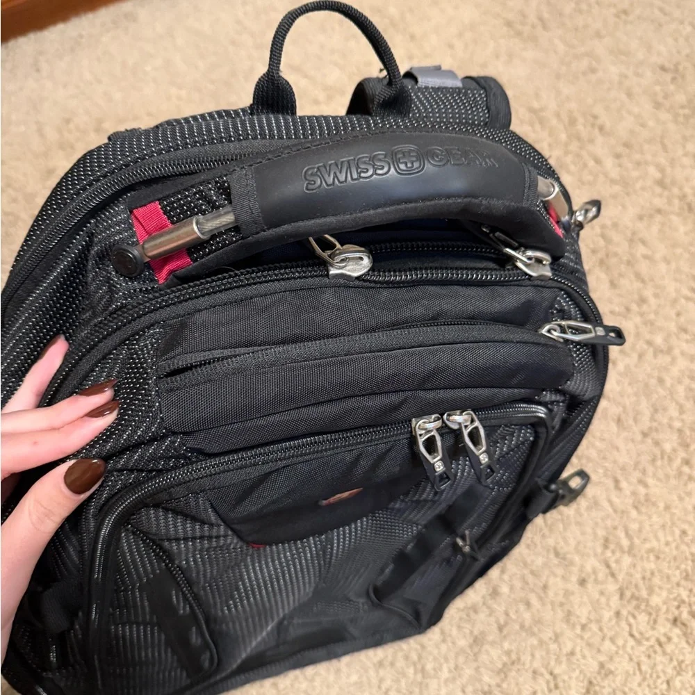 SwissGear Black Backpack for Men - Picture 2 of 5